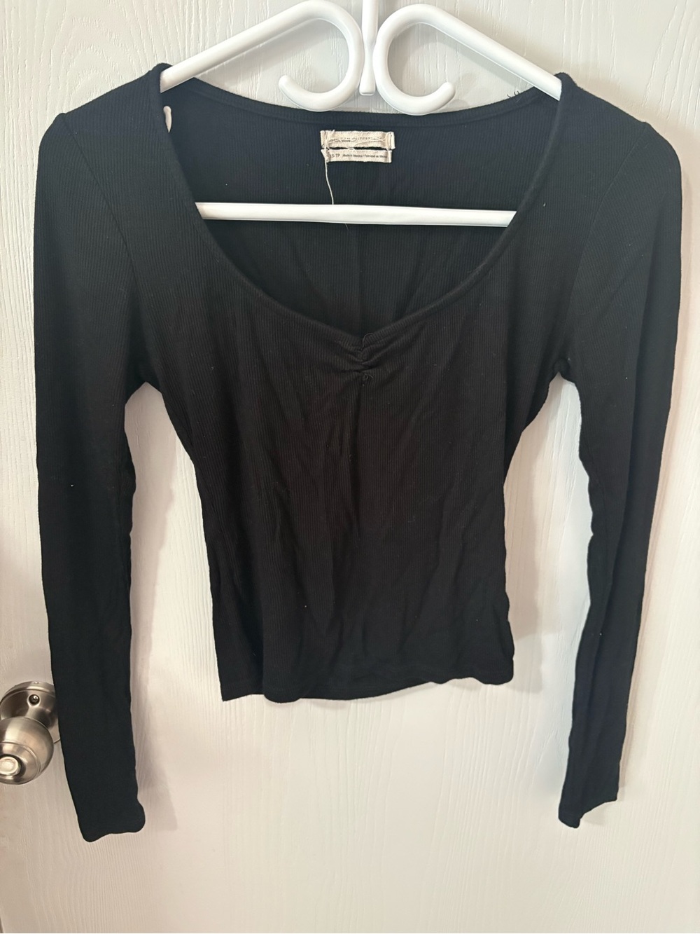 Urban Outfitters Black ribbed Long-Sleeve Scoop Neck Top size xs